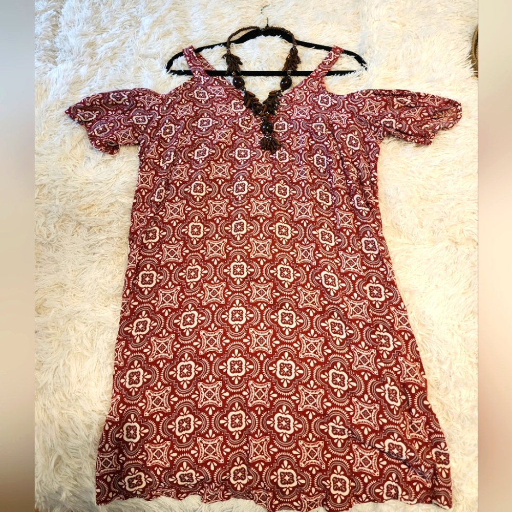 All For Color dress featuring a red and white patterned design.siz L.Fill Like M